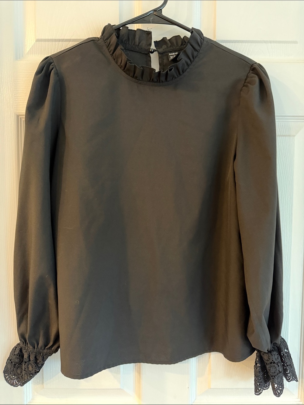 SHEIN Black Ruffle Collar Lace Cuff Long Sleeve Blouse